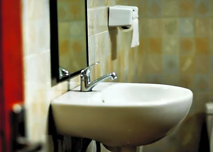1 Bedroom, W/swimming Pool, Aircon, Hot Water,wifi *